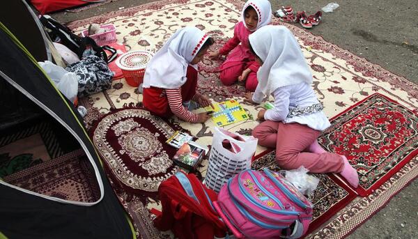 عکس مدرسه حیاط