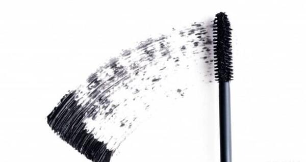 عکس چشم ریمل زده
