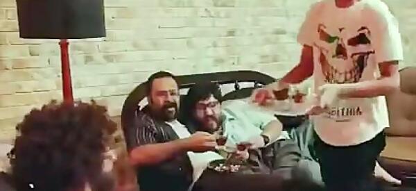 عکس پشت صحنه آینه بغل تمساح