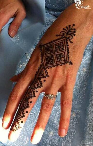 عکس تتوی دست با حنا