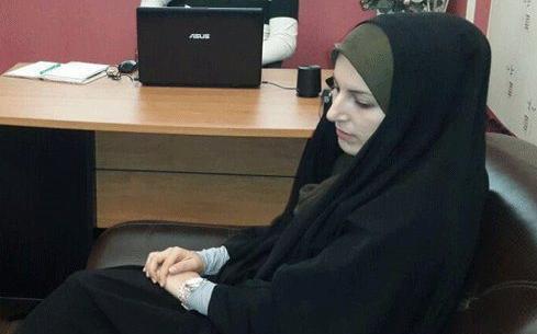 عکس مجری زن برنامه از لاک جیغ تا خدا