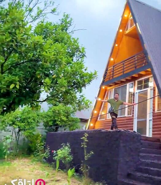 عکس کلبه ی چوبی وسط جنگل