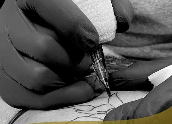 عکس تاتو روی دست فونت