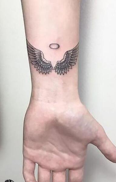 عکس تاتو روی دست اسان