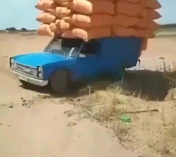 عکس نیسان با بار کاه