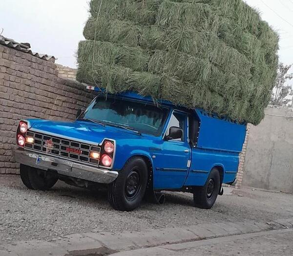 عکس نیسان با بار کاه