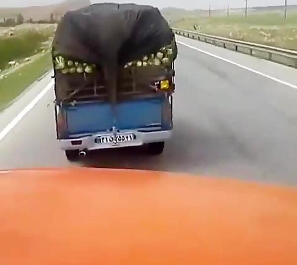 عکس نیسان با بار کاه