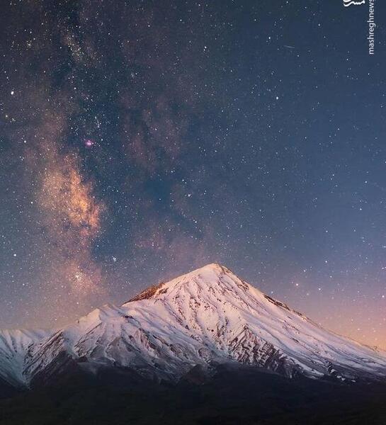 عکس بارش شهابی بر فراز قله دماوند