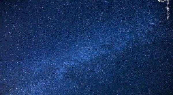 عکس بارش شهابی بر فراز قله دماوند