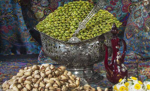 عکس شیرینی حاج خلیفه رهبر یزد