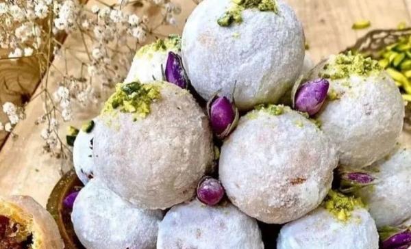 عکس شیرینی حاج خلیفه رهبر یزد