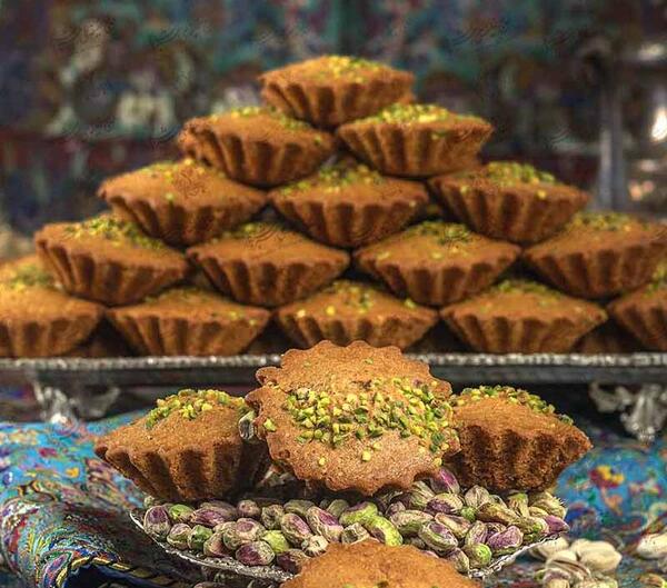 عکس شیرینی حاج خلیفه رهبر یزد