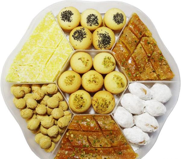عکس شیرینی حاج خلیفه رهبر یزد