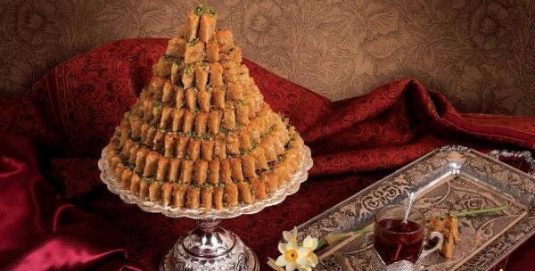 عکس شیرینی حاج خلیفه رهبر یزد