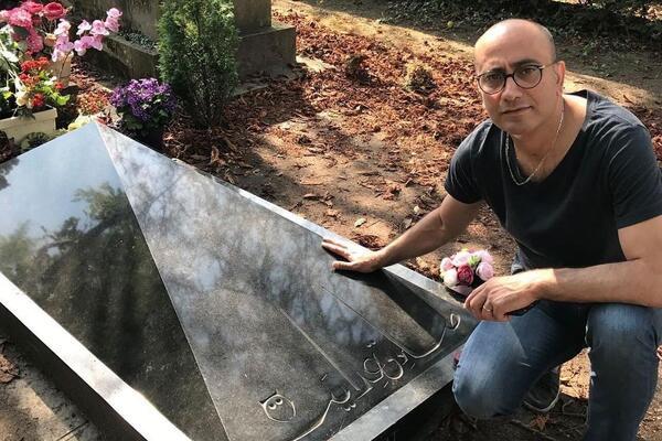 عکس قبر صادق هدایت