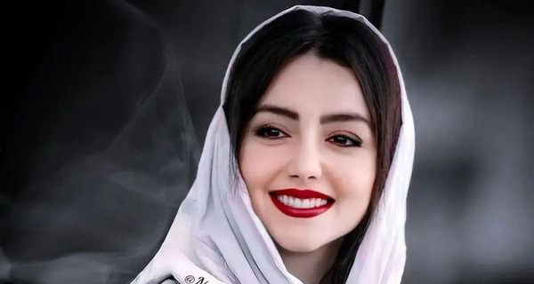 عکسی از نازنین بیاتی