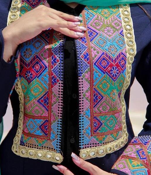 عکس مدل مانتو اسپرت رنگ سرمه ای