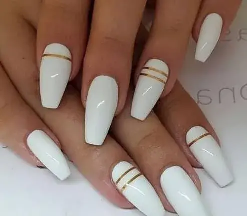 عکس مدل ناخن گلدونی کوتاه
