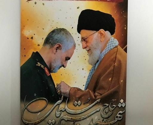 عکس رهبر با حاج قاسم