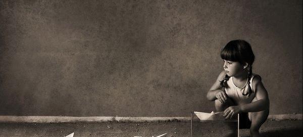 عکس مفهومی چمدان