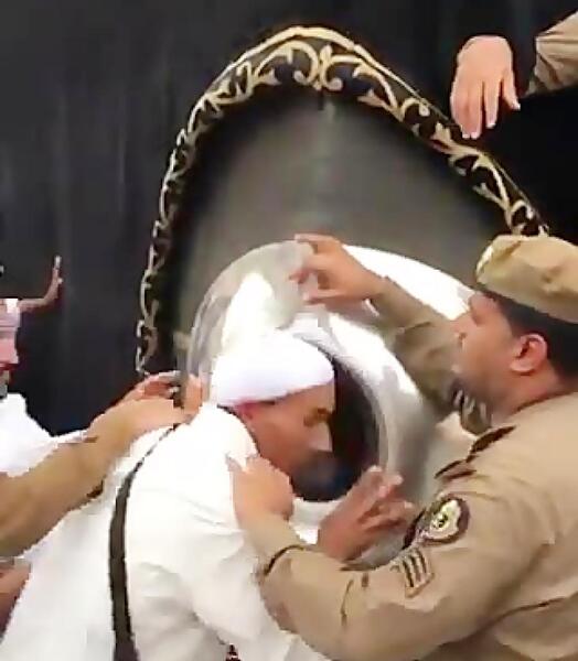 عکسی از داخل خانه خدا