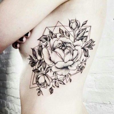 عکس خالکوبی روی دست فاطمه