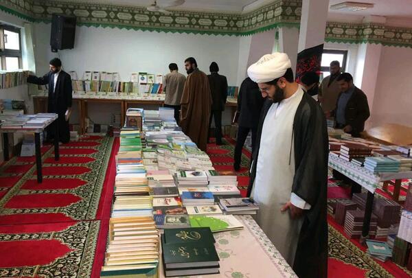 عکس نمایشگاه کتاب در مدارس
