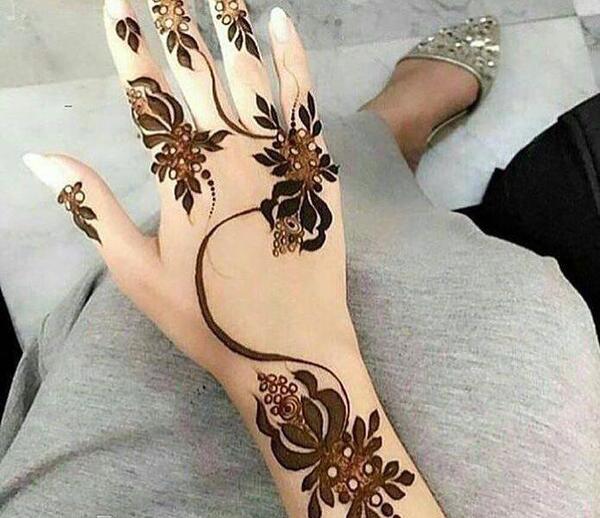 عکس نقش حنا روی دست عروس