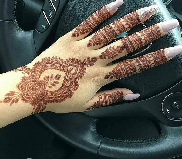 عکس نقش حنا روی دست عروس
