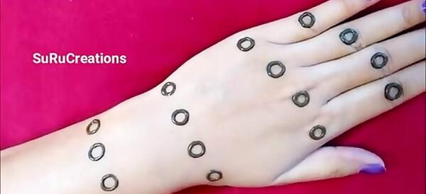 عکس نقش حنا روی دست عروس