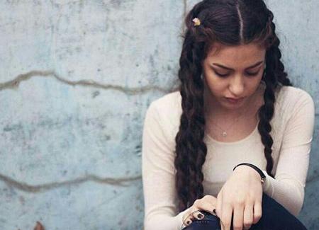 ژست عکس دخترانه کنار رودخانه