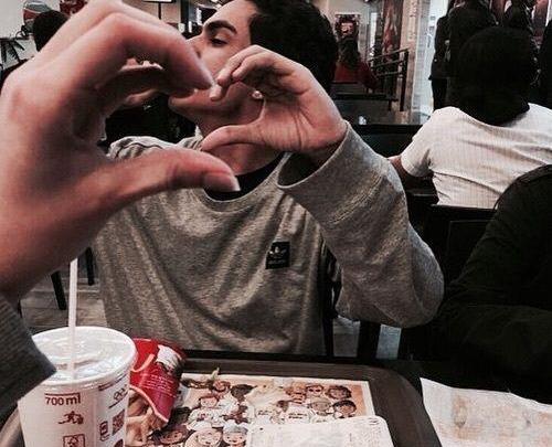 عکس دونفره جلو آینه