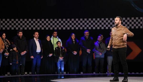 عکس رانندگی ارشا اقدسی در برنامه دست فرمون
