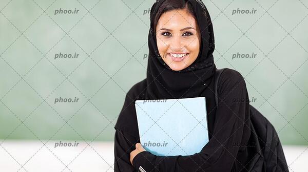 عکس یک خانم با حجاب