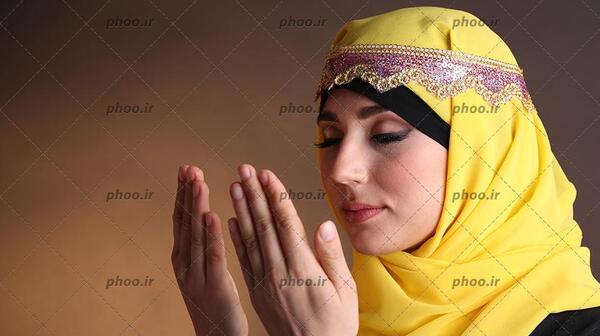 عکس یک خانم با حجاب