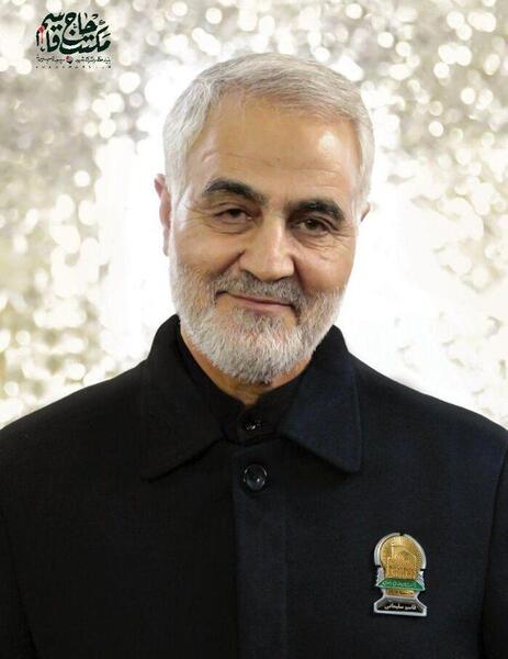 عکس حاج قاسم سلیمانی با لباس خادمی