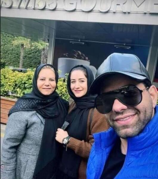 عکس رضا بهرام و مادرش