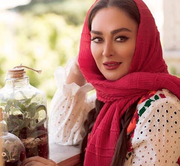 عکس الهام حمیدی در خارج