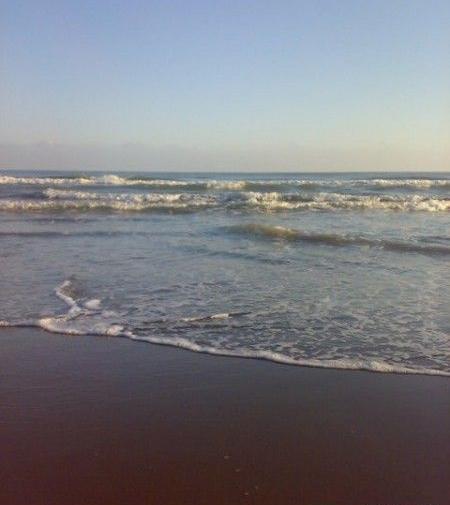 عکس دریا در ظهر