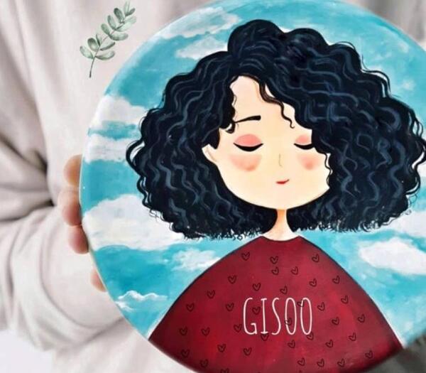 عکس نقاشی دختر مو فرفری