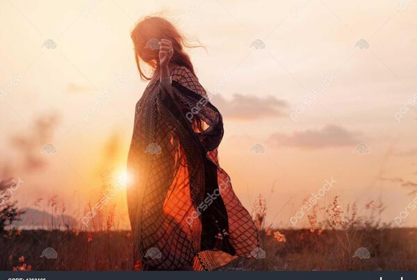 عکس دختر در غروب آفتاب