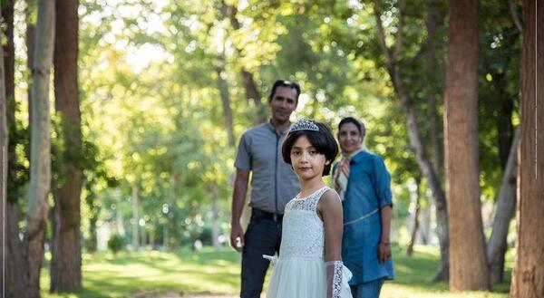 ژست عکس تولد خانوادگی در طبیعت