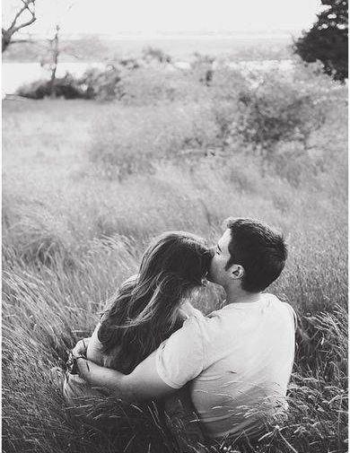 عکس دونفره عاشقانه روی تخت