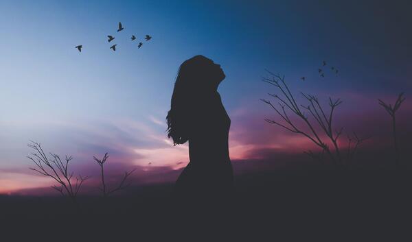 عکس پس زمینه غمگین دخترانه