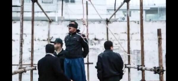 حلق آویز عکس طناب دار در خانه