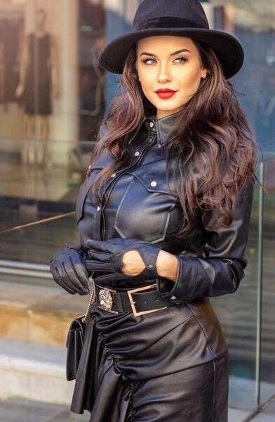 عکس کت و شلوار چرم زنانه