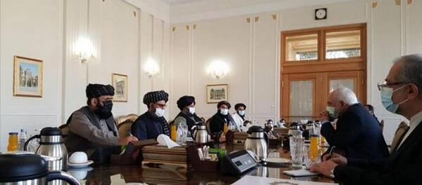 عکس یادگاری طالبان در دفتر احمدشاه مسعود