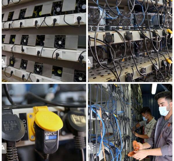 عکس یادگاری طالبان در دفتر احمدشاه مسعود