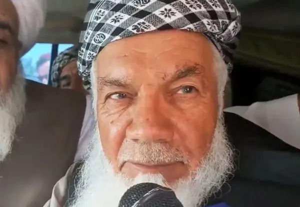 عکس یادگاری طالبان در دفتر احمدشاه مسعود