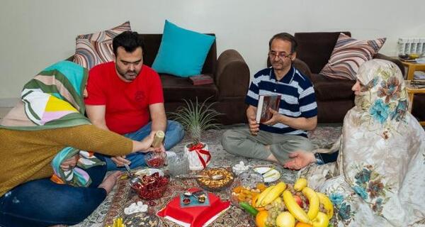 عکس شب یلدا خانوادگی